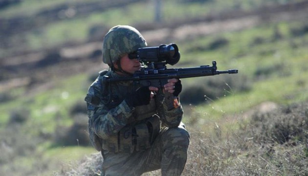 Mehmetçik'ten Kosovalı askerlere keskin nişancı eğitimi