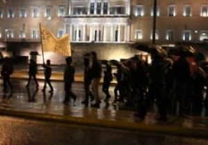 Kredi anlaşmasının uzatılması protesto edildi!