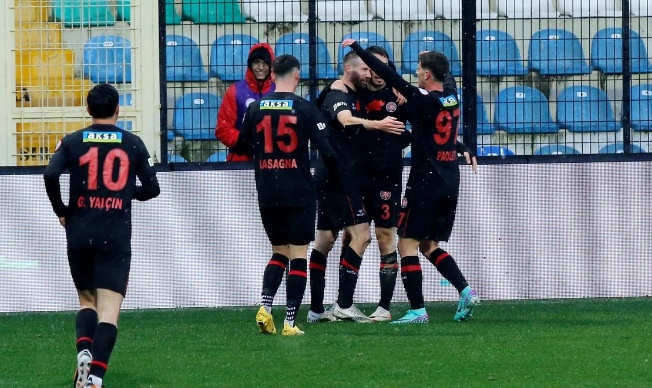 Karagümürk, Kayserispor a acımadı! Marcus Rohden hat-trick yaptı