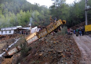 Aden de valilik binasına saldırı: 4 ölü