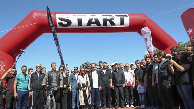 Bakan Kasapoğlu  Beraber Yürüyelim  etkinliğine katıldı