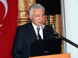 REKTÖRDEN YÜZ KIZARTAN İNTİHAL