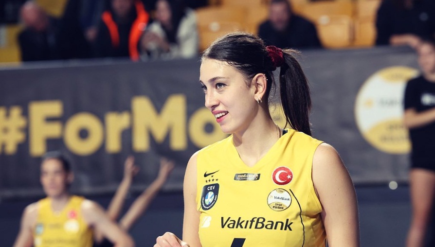 VakıfBank ta yaprak dökümü sürüyor: Kübra Akman takıma veda etti