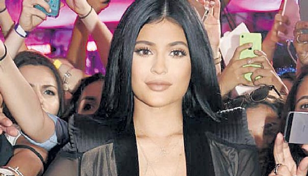 Kardashian’ın kardeşine ahlaksız teklif!