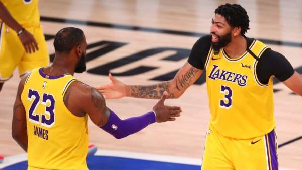 Lakers 10 yıl sonra bir ilki başardı