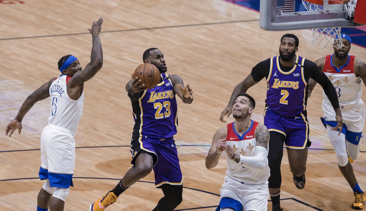 Lakers kendini ateşe attı