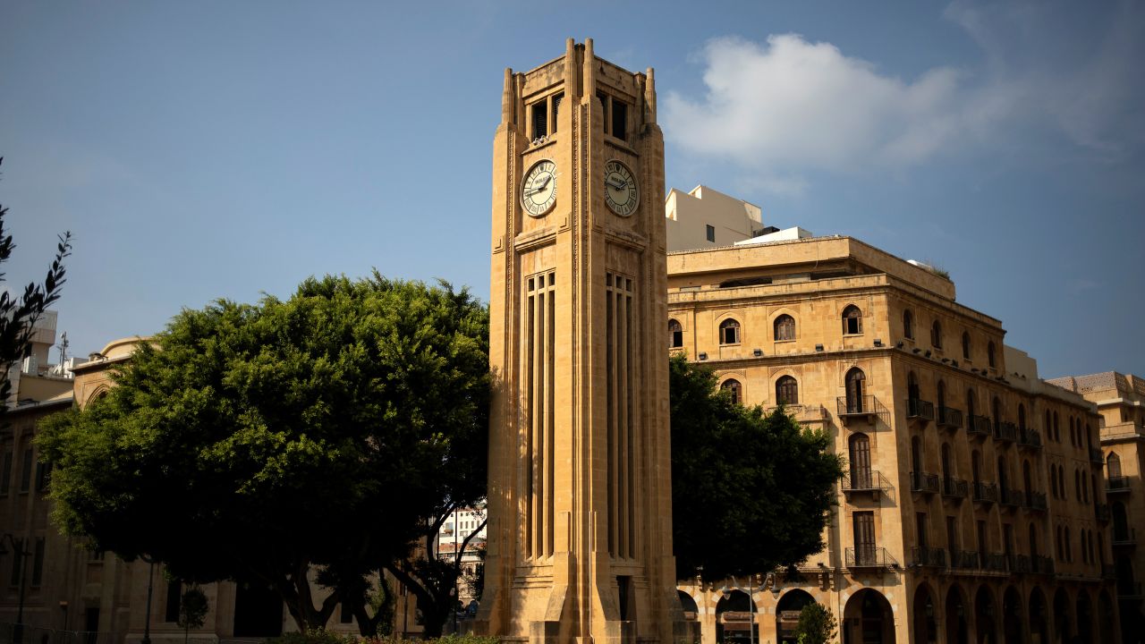 Lübnan da ülkeyi ikiye bölen 1 saatlik zaman farkı