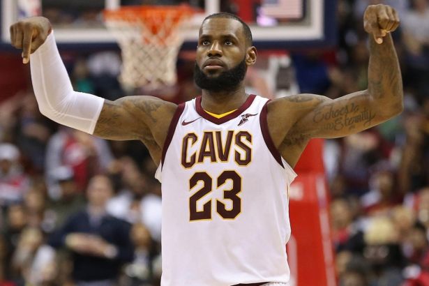 LeBron James, Jordan ın rekorunu kırdı