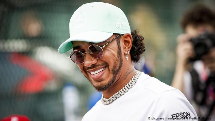 F1 Rusya Grand Prix sinde pole pozisyonu Lewis Hamilton ın