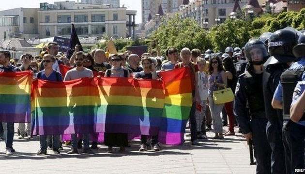 Kiev deki LGBTİ yürüyüşüne saldırı