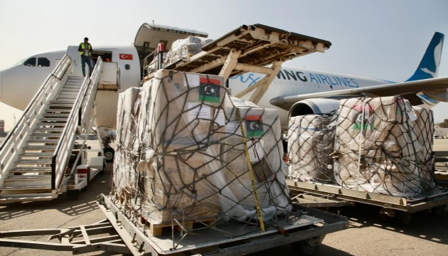 Libya'ya insani yardım amaçlı 24 ülkeden 59 uçak ulaştı