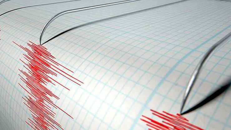 Endonezya da 7,3 büyüklüğünde deprem!