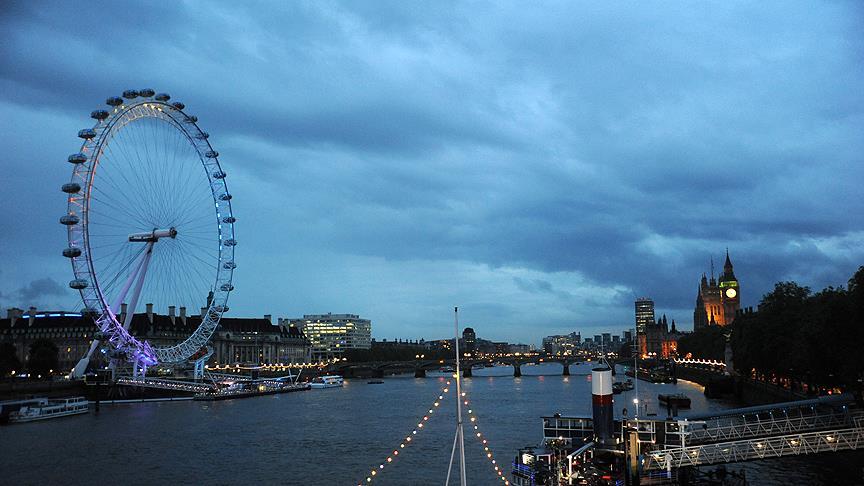  Londra nın Gözü nde mahsur kaldılar!