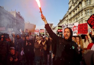 Londra da öğrenciler ücretsiz eğitim için yürüdü!
