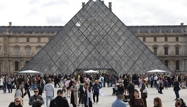 Louvre Müzesi nde flaş gelişme