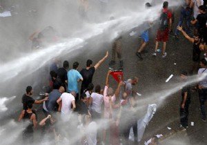 Lübnan da protestoculardan  günlük süre