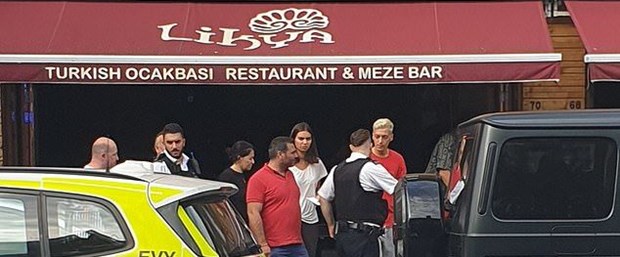 Mesut Özil e bıçaklı saldırı