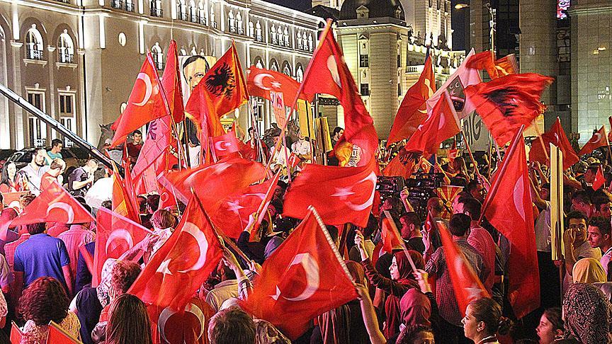 Makedonya desteğini sürdürüyor!