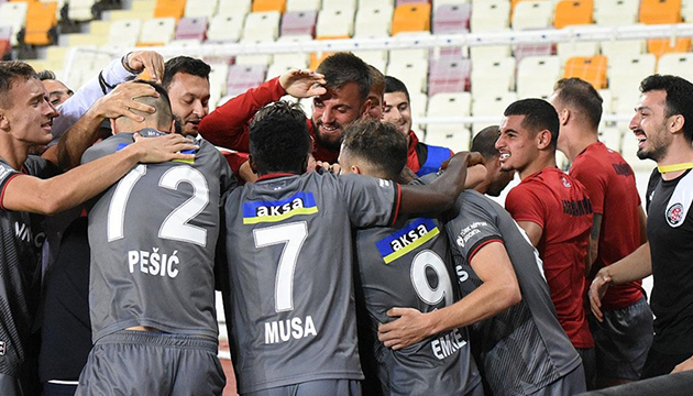 7 gollü maçta kazanan Karagümrük