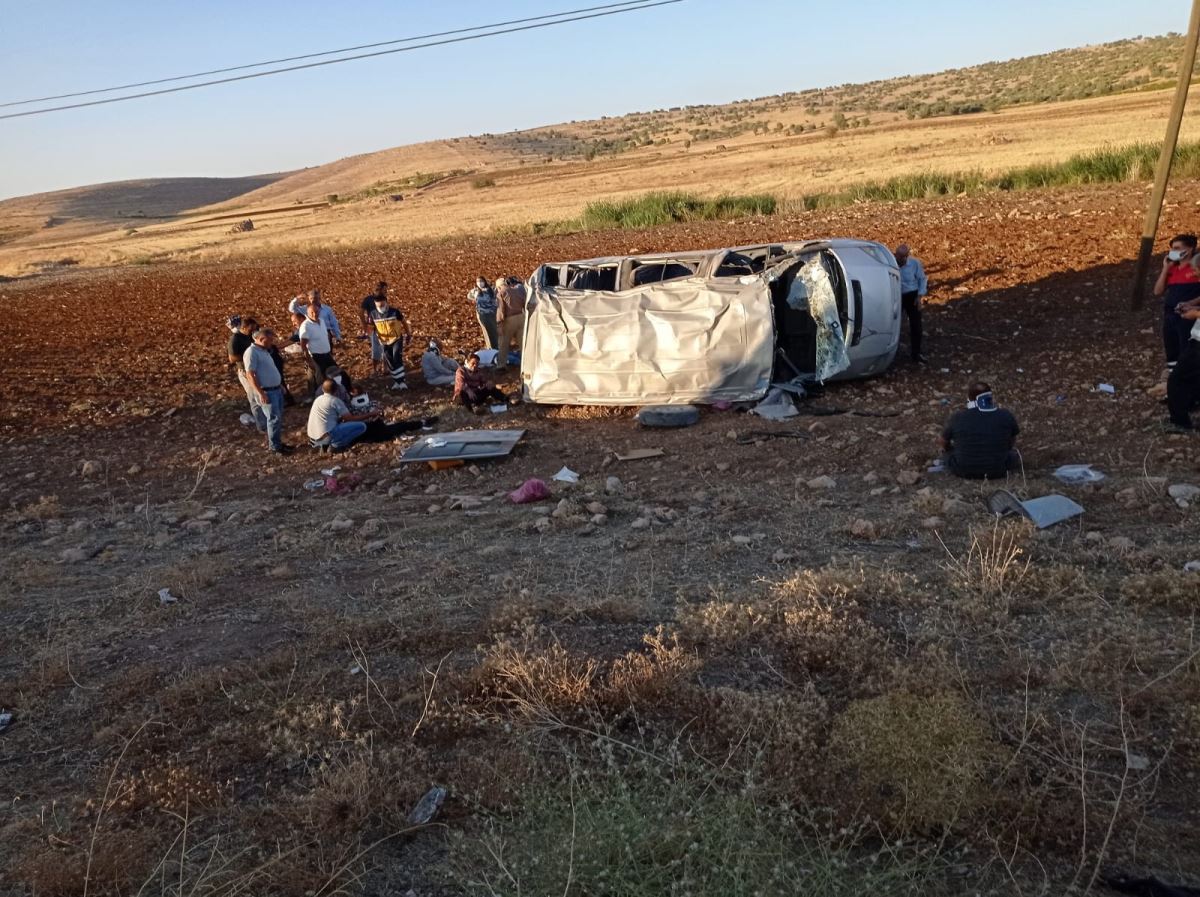 Mardin de minibüs şarampole yuvarlandı:10 yaralı