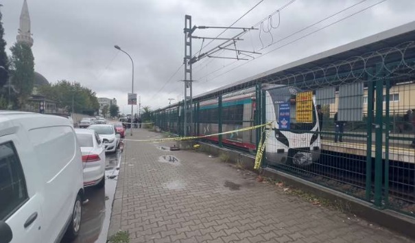 Marmaray da bir kadın rayların üzerine düştü!