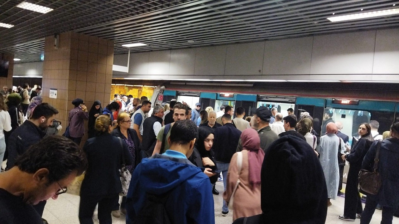 Marmaray da intihar girişimi!