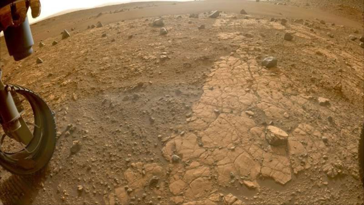 Perseverance, Mars taki gizemli kayaları araştırıyor