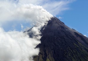 Mayon Yanardağı harekete geçti!
