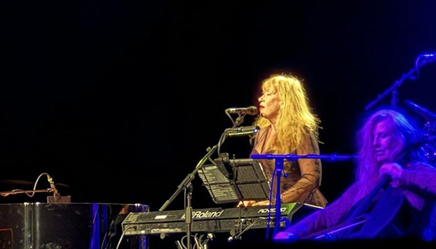 Loreena McKennitt Harbiye de konser verdi