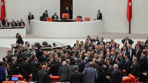 Mecliste AK Parti ve HDP kavgası