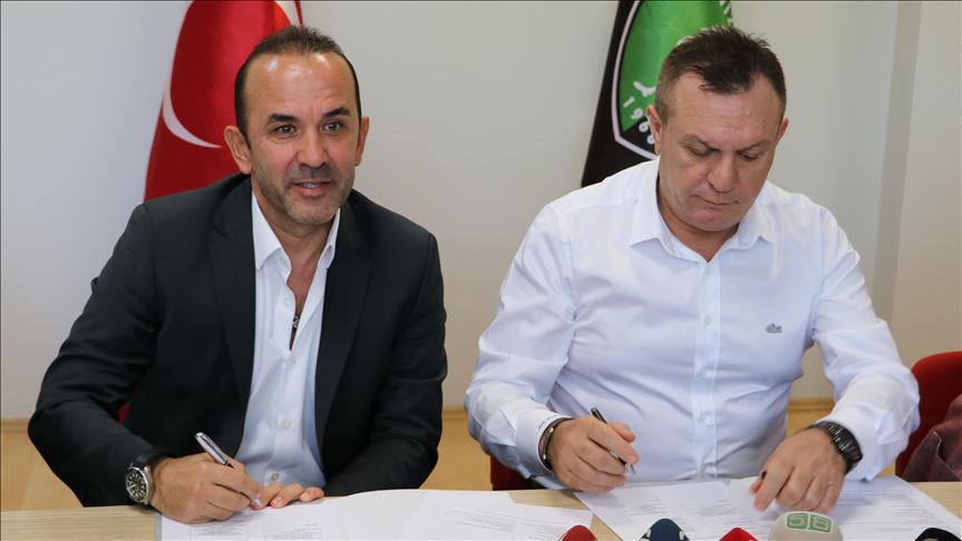 Mehmet Özdilek resmen Denizlispor da