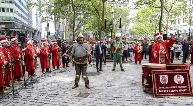 New York ta Türk bayrağı ve mehter coşkusu