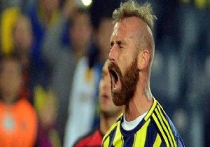 Meireles ın sağ bacağında camii dövmesi