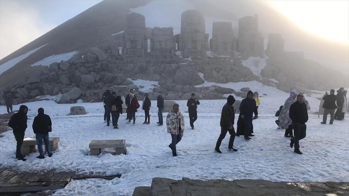 Dünya mirası Nemrut a ziyaretçi akını