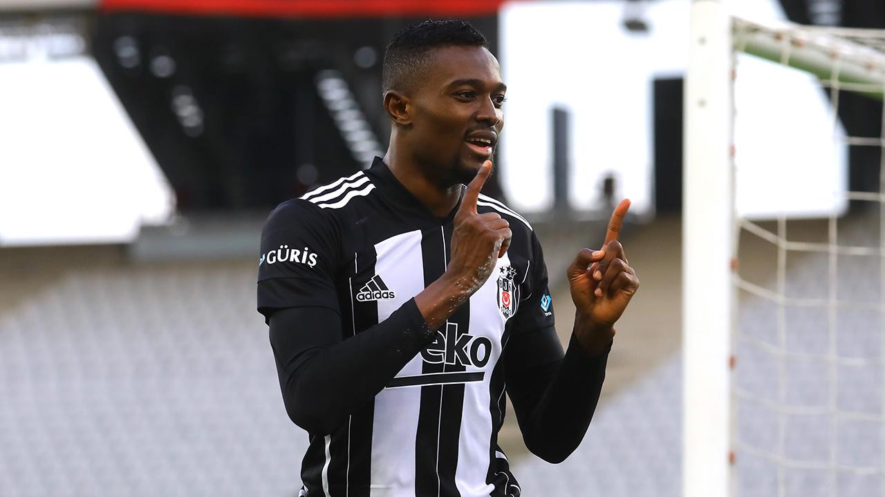 Beşiktaş Mensah ın opsiyonunu kullanacak mı?