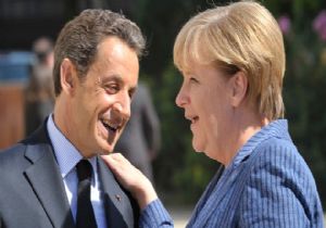 MERKEL E YUMRUKLU SALDIRI/VİDEO