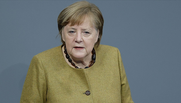 Angela Merkel: Kitap okuyup uyuyacağım