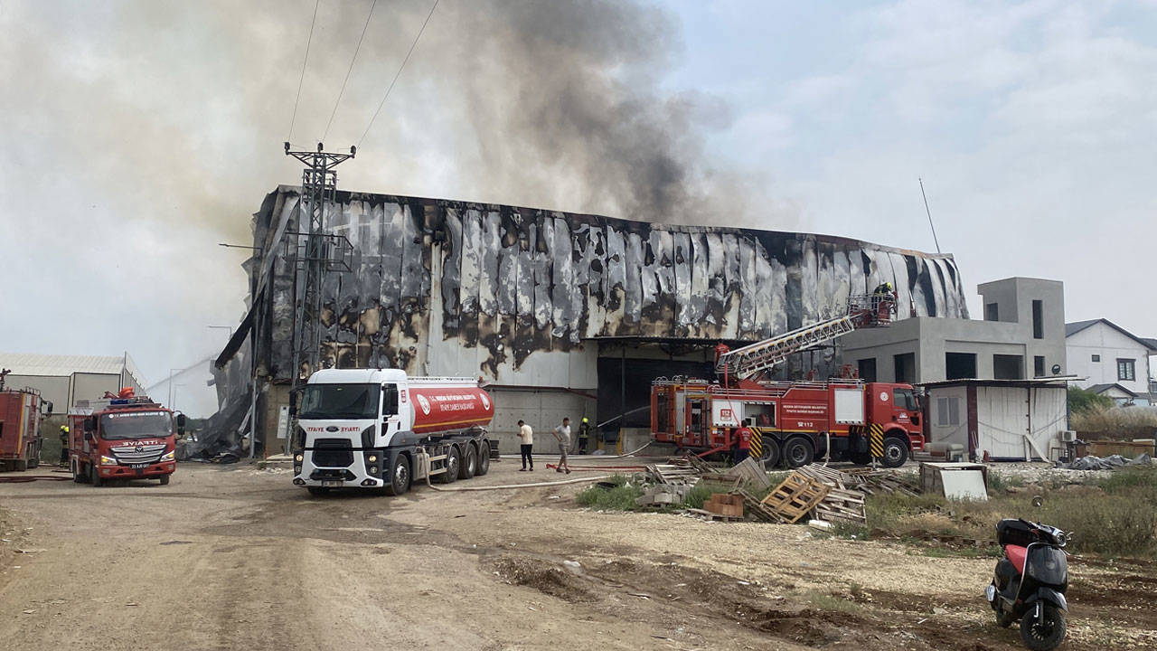 Mersin de pamuk deposunda yangın