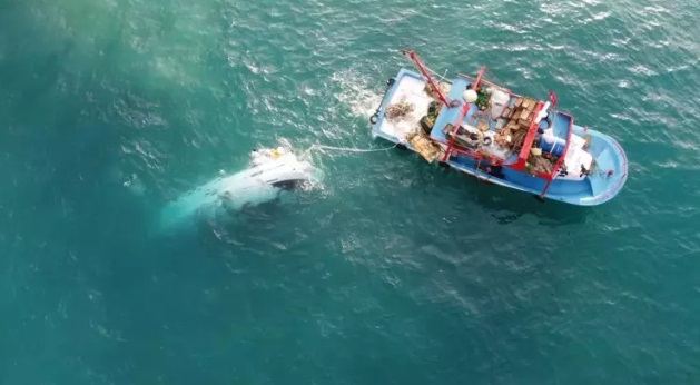 Mersin de 12 metrelik lüks tekne battı! Faciadan son anda dönüldü