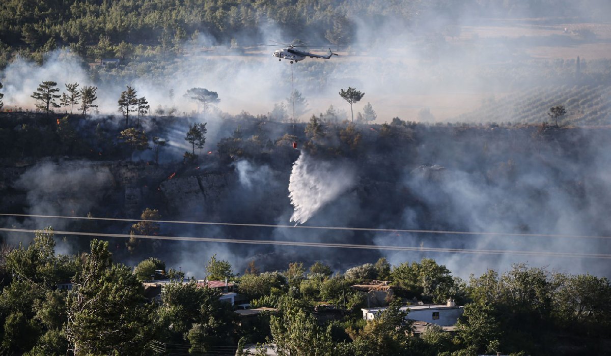 Mersin de de orman yangını! 373 ev boşaltıldı