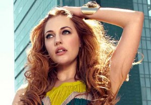 Meryem Uzerli Kızını da Getiriyor!