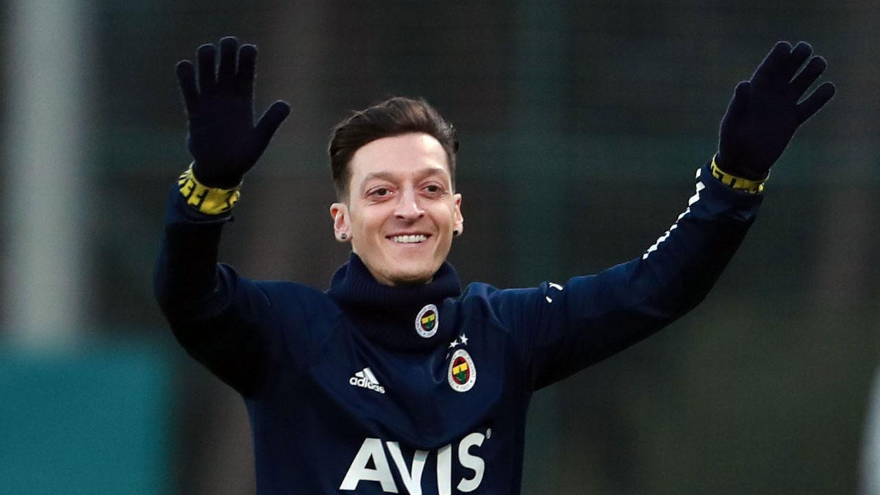 Fenerbahçe de Mesut Özil krizi! Takımdan ayrılmak istiyor