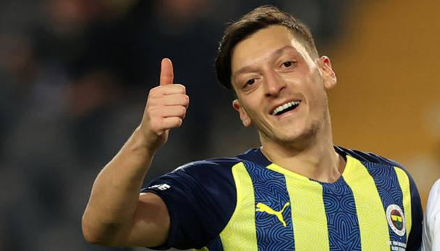 Acun Ilıcalı dan Mesut Özil girişimi!