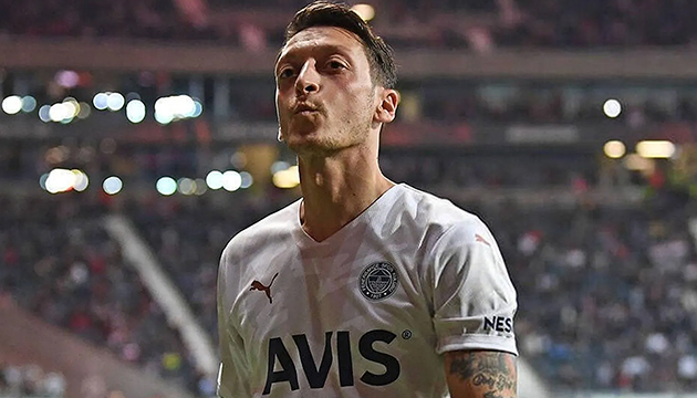 Mesut Özil kadroda yok!