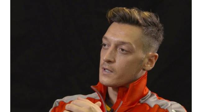 Mesut, Arsenal de kaldı