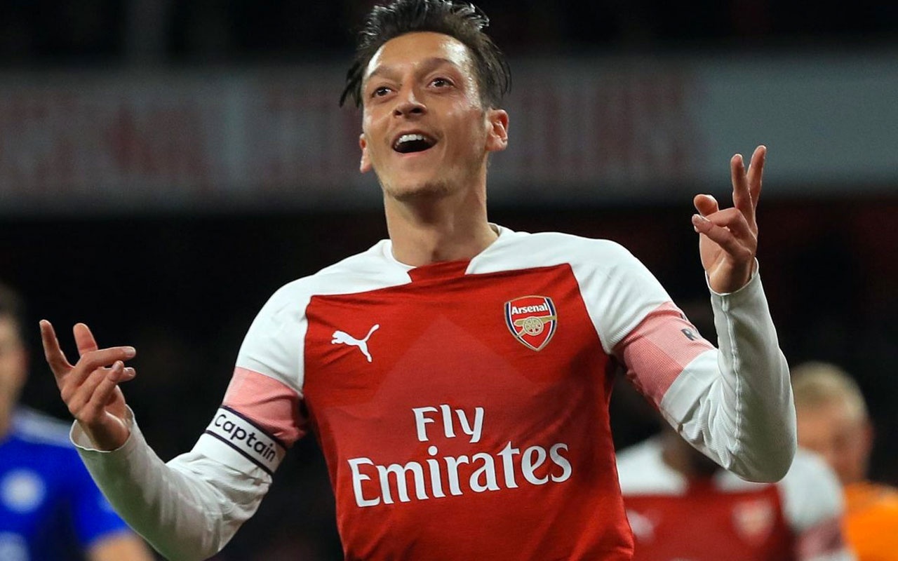 İngiltere de gündem Mesut Özil