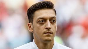 İngilizler, Mesut u yere göğe sığdıramıyor