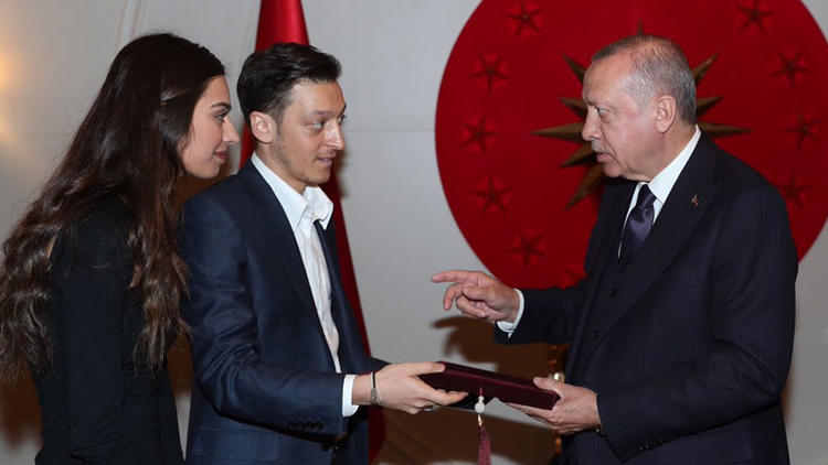 Erdoğan ve Mesut Özil bir araya geldi