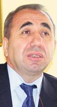 REKTÖRDEN KÜÇÜK E: EMRİNİZE AMADEYİM 