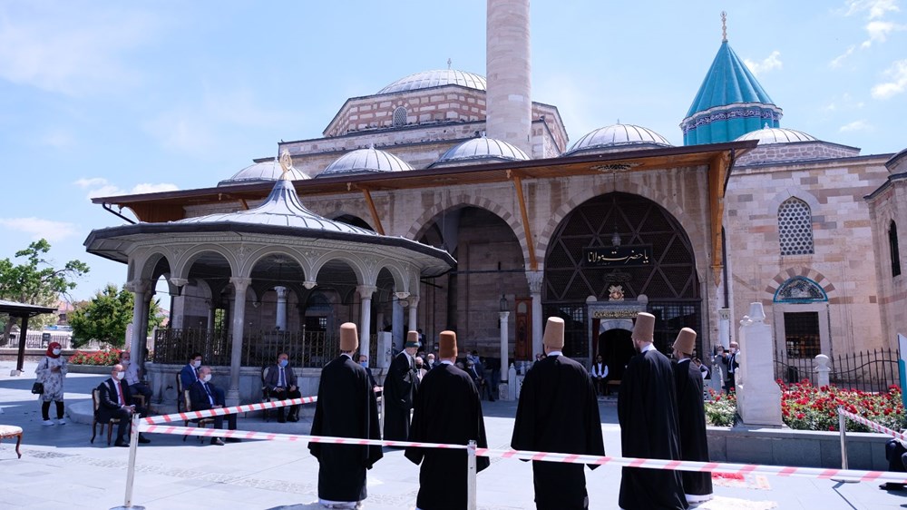 Mevlana Müzesi 2,5 ay sonra kapılarını yeniden açtı